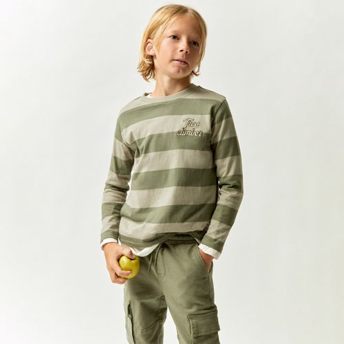 Camiseta bicolor rayada para niño