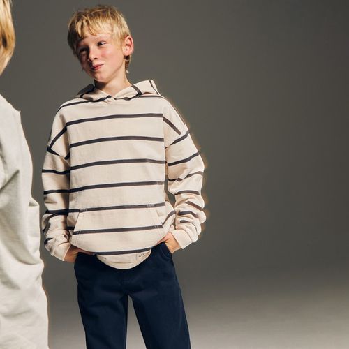 Suéter hooded bicolor rayado para niño