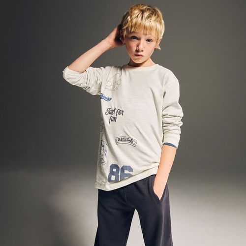 Camiseta ivory con estampado para niño