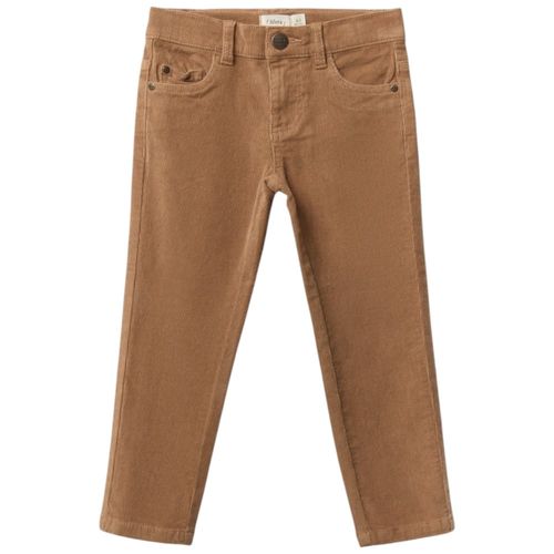 Pantalón café con textura para niño
