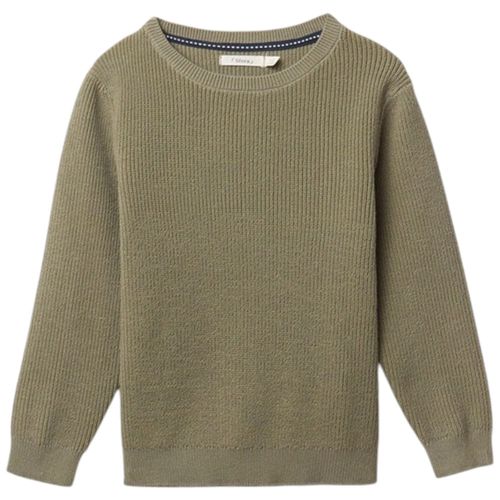 Suéter verde tejido para niño