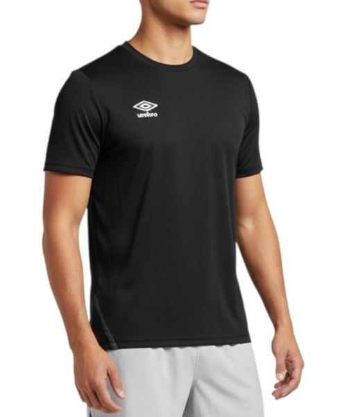 Camiseta deportiva Umbro performance negra estampada para hombre