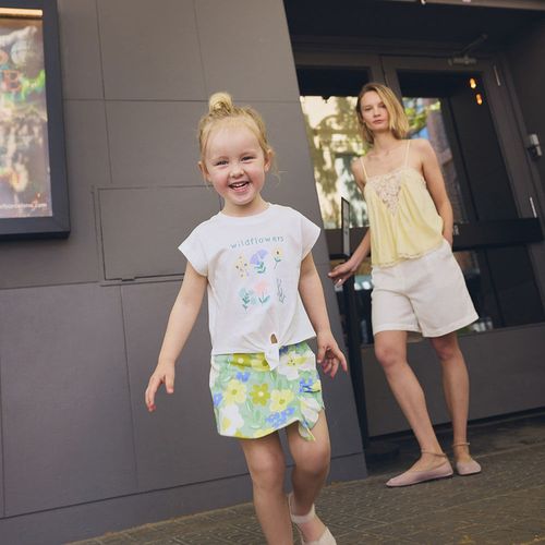 Faldashort multicolor estampado para niña