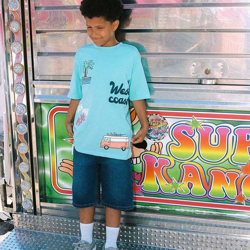 Camiseta celeste estampada para niño