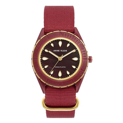 Reloj Anne Klein análogo con correa de tela en color rojo vino para mujer