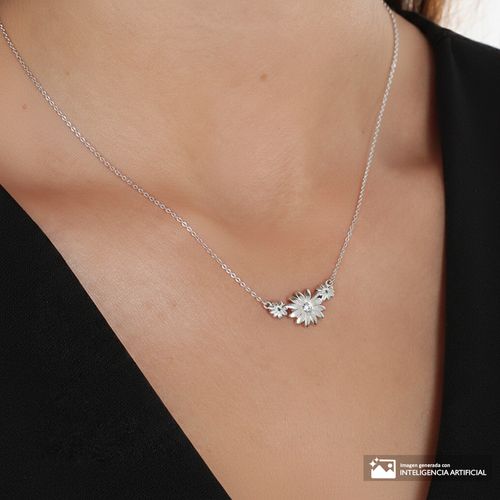 Cadena con dije de flores de plata con zirconia para mujer