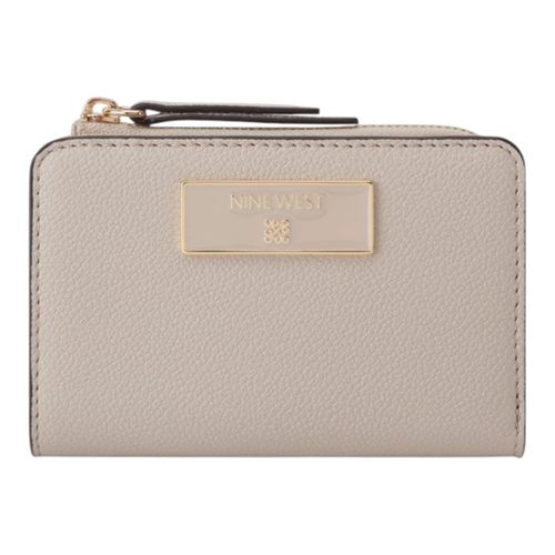 Billetera zip around Nine West color beige para mujer