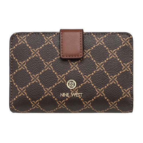 Billetera flap Nine West Lockup color café para mujer