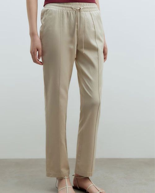 Pantalón Sfera fluido beige con textura para mujer