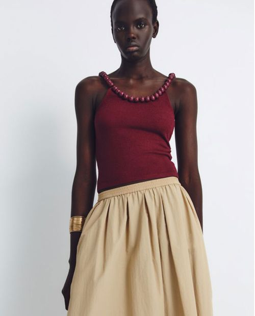 Camiseta Sfera burgundy escote con esferas de madera para mujer