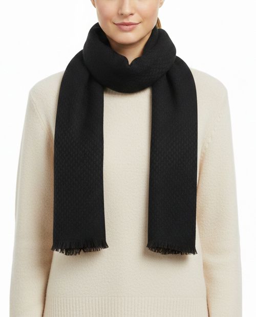 Bufanda tradicional color negro para mujer