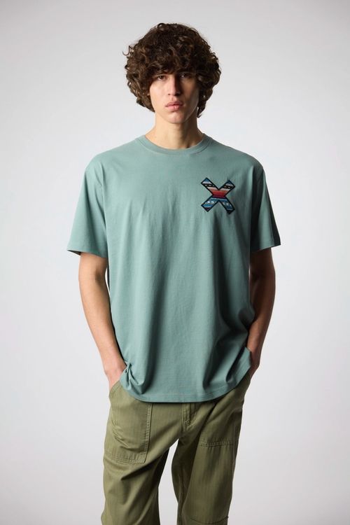 Camiseta Blue Banana regular fit verde sage con bordado "X" para hombre