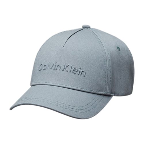 Gorra Calvin Klein celeste con estampado en relieve para hombre