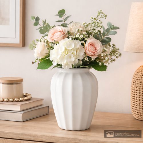 Jarrón decorativo de cerámica con líneas verticales 18x7.5 cm