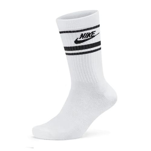 Un par de calcetines crew Nike Dri-Fit blancos para hombre