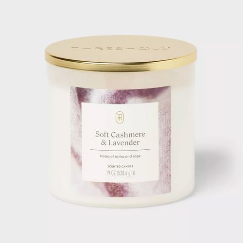 Vela aromática Threshold en frasco de vidrio con tapa soft cashmere and lavender 538.6g