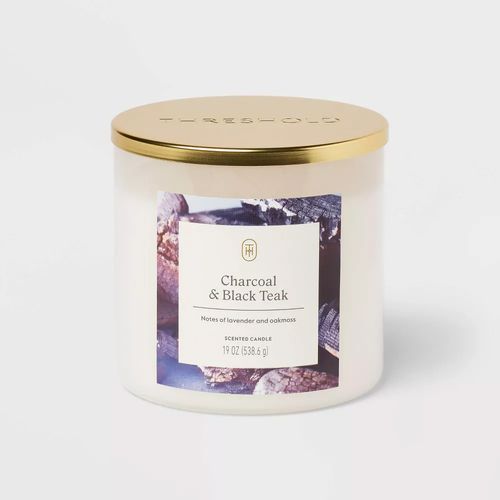 Vela aromática Threshold en frasco de vidrio con tapa charcoal and black teak 538.6g