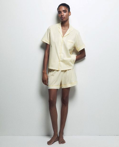 Pijama con short Sfera amarilla rayada para mujer