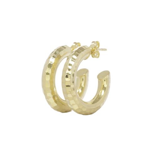 Aretes huggie texturizados dorados para mujer