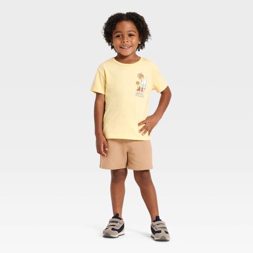 Camiseta amarilla con estampado para niño