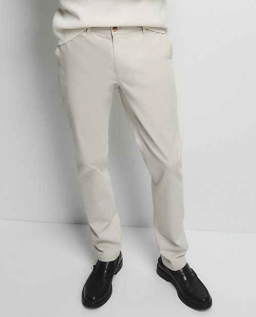 Pantalón chino Sfera slim fit beige sólido para hombre