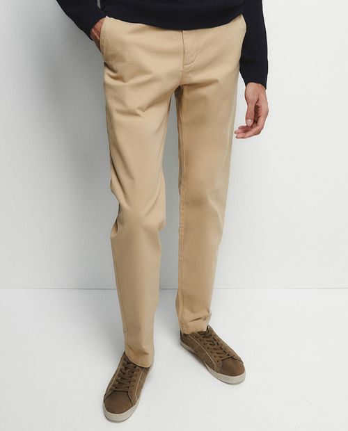 Pantalón chino Sfera slim fit khaki sólido para hombre