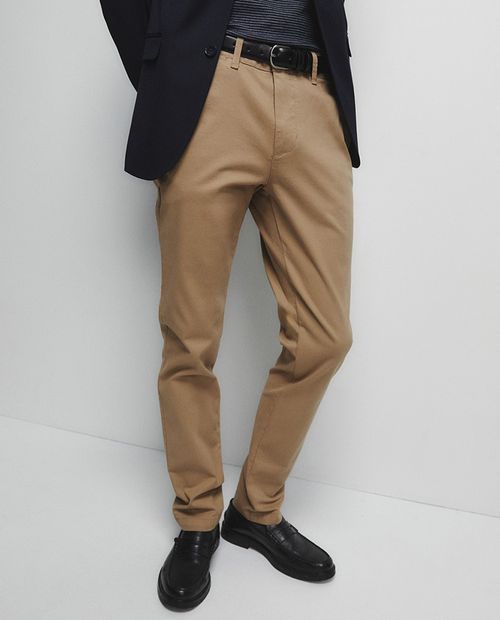 Pantalón chino Sfera slim fit khaki sólido para hombre