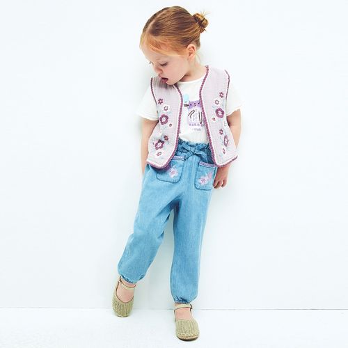 Pantalón azul denim con bordado floral para bebé niña