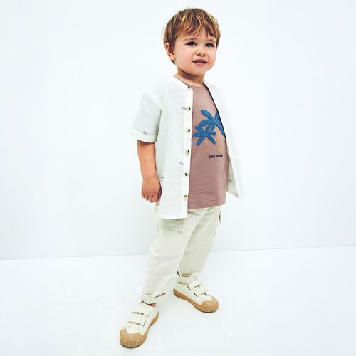 Camisa beige con estampado para bebé niño