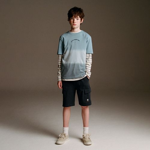 Camiseta azul teñido para niño