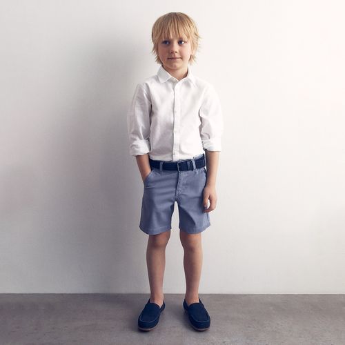 Bermuda azul para niño
