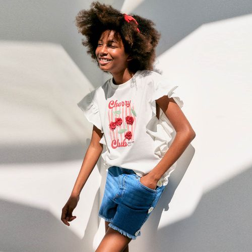 Camiseta beige con estampado de cerezas para niña