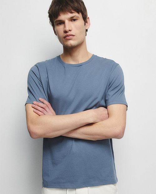 Camiseta Sfera regular fit celeste sólida para hombre