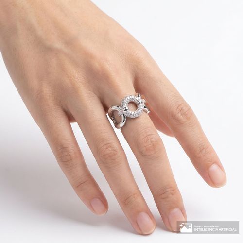 Anillo de metal plateado para mujer