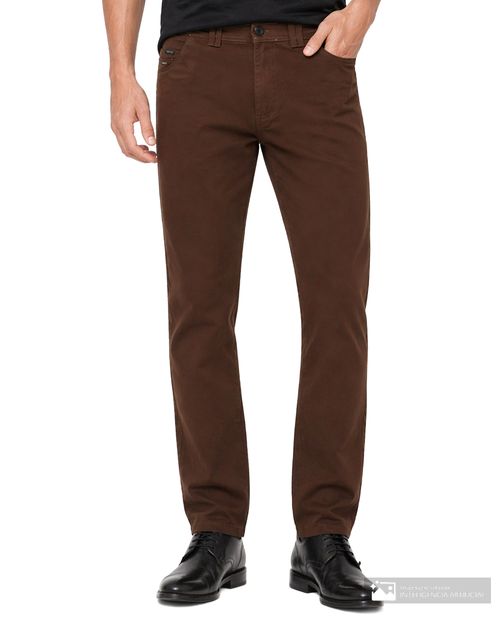 Pantalón chino Unexpected slim fit café sólido para hombre