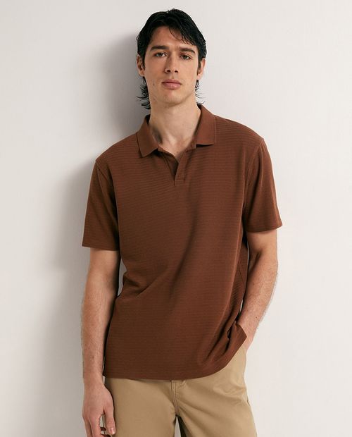 Camisa polo Sfera regular fit café sólida para hombre