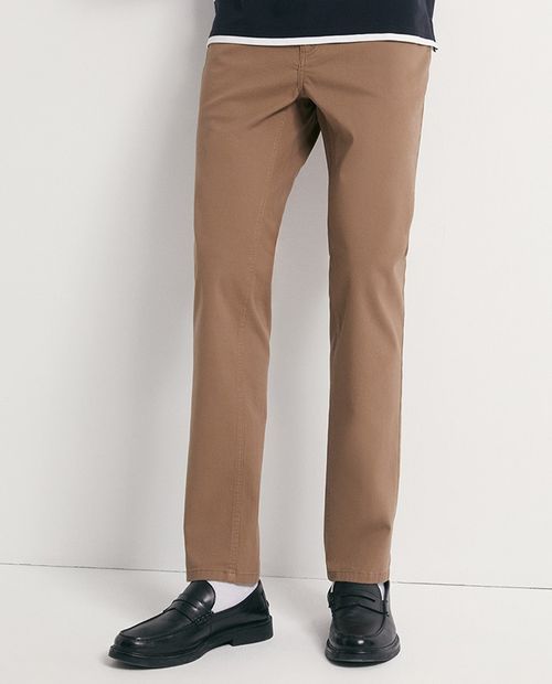 Pantalón Sfera slim fit café para hombre