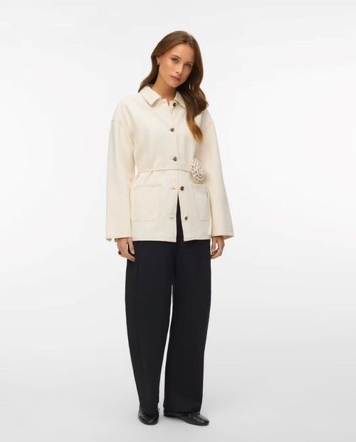 Chaqueta Vero Moda con lazo en la cintura ivory para mujer