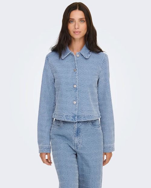 Chaqueta JDY estilo desgastado celeste denim para mujer