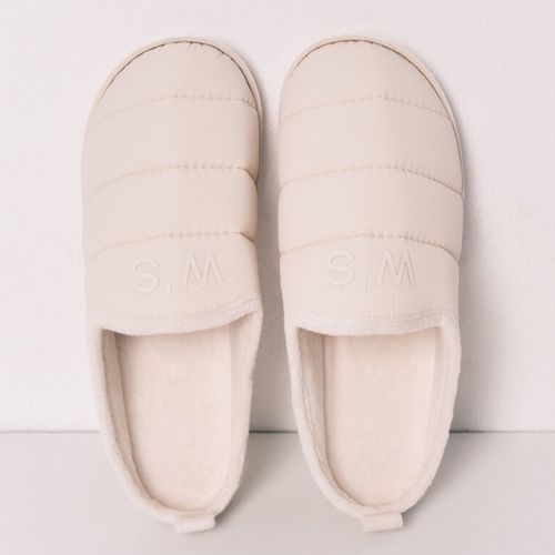 Pantuflas ivory con estampado W.S. para mujer