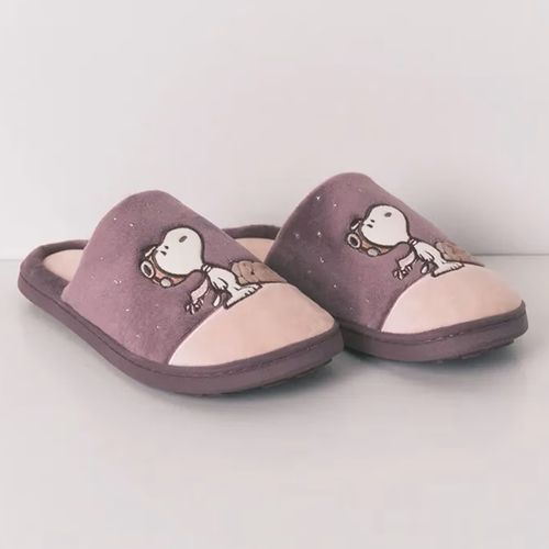 Pantuflas grises con estampado de Snoopy