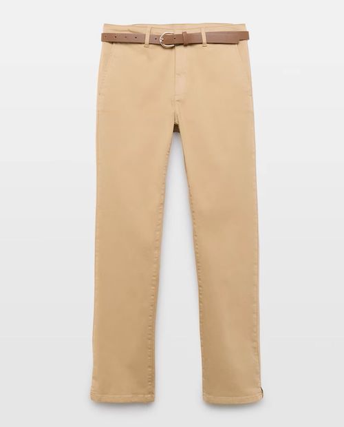 Pantalón chino café claro con cinturón para mujer