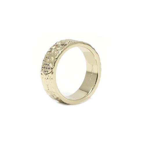 Anillo con zirconia en color dorado para mujer