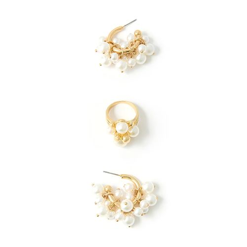 Conjunto dorado de aretes y anillo de perlas para mujer