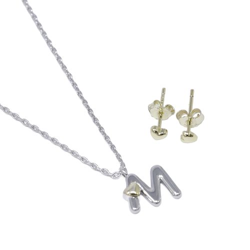 Set de cadena con letra inicial "M" plateada y aretes de corazón para mujer