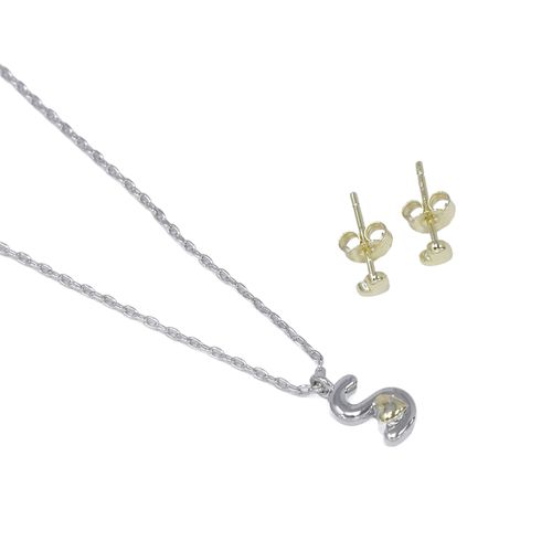 Set de collar y aretes con inicial S en plata y detalle corazón dorado para mujer