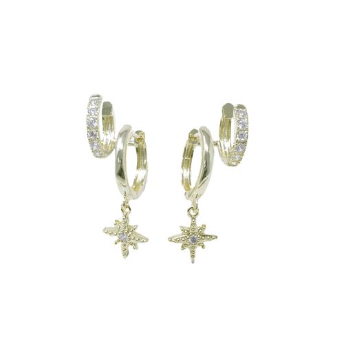 Argollas dobles con zirconias y dije de estrella colgante doradas para mujer