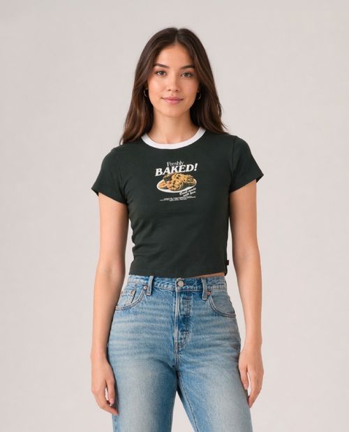 Camiseta baby tee Levi's con ringer para mujer