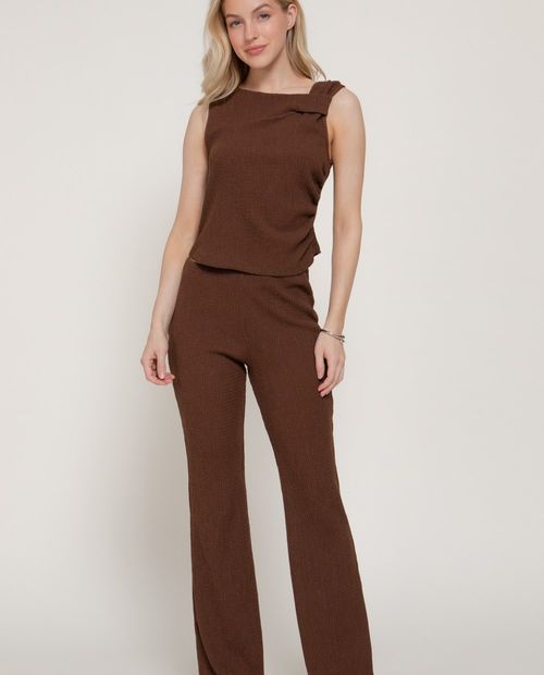 Set blusa asimétrica y pantalón flare para mujer