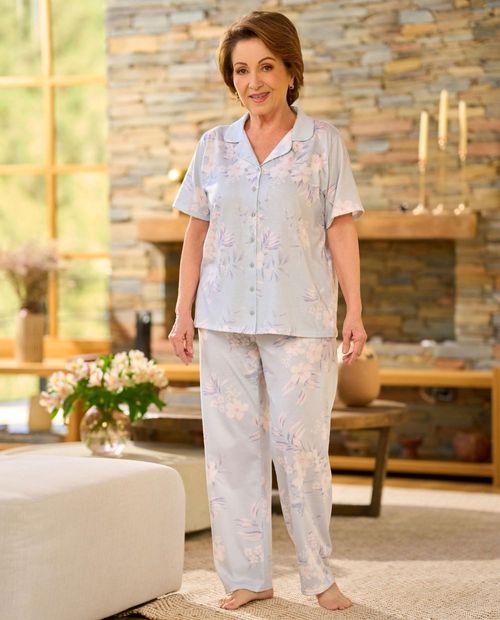 Pijama celeste con estampado floral para mujer